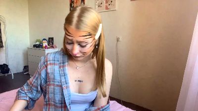 StormyPouch webcam model stream image