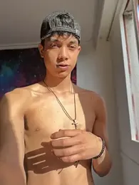 RoughDiamond_ webcam model stream image