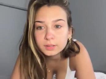 elenahere4u webcam chaturbate model stream image