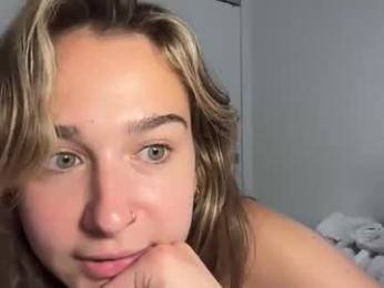 elenahere4u webcam chaturbate model stream image