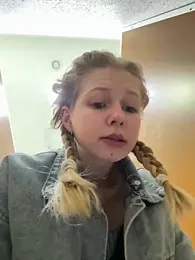 Julie_Cutie webcam model stream image