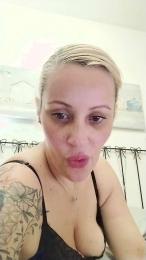 Shelket webcam model stream image