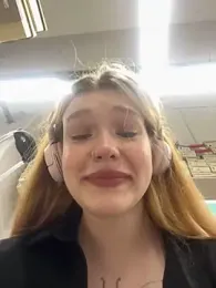 Honey___Hot webcam model stream image