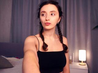 Diera Hewson webcam model stream image