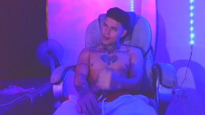 Skartoliver webcam model stream image