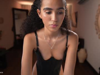 amnie_ webcam model stream image