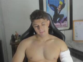 Oliver Whitee webcam model stream image