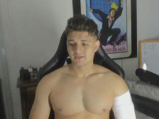 Oliver Whitee webcam model stream image