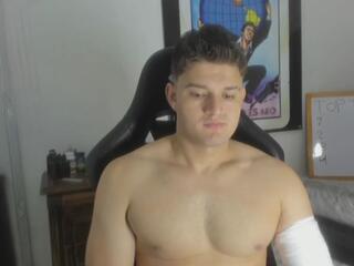 Oliver Whitee webcam model stream image