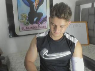 Oliver Whitee webcam model stream image