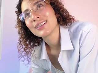 magic-varenka webcam camsoda model stream image