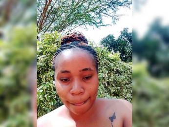 charlyne webcam model stream image