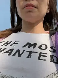 EvaRoss_ webcam model stream image
