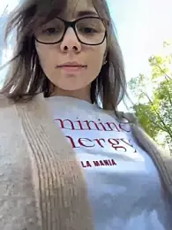 EvaRoss_ webcam model stream image