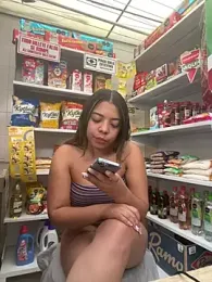 AdaPink_ webcam model stream image