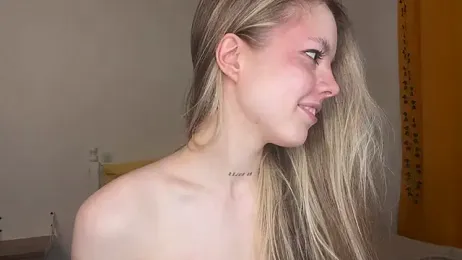 Catrinee webcam model stream image