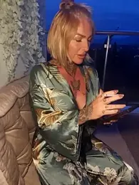 TravelMommyBlair webcam model stream image