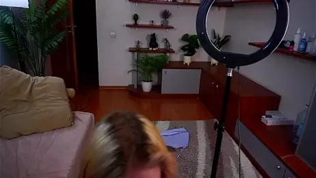 LynetHakes webcam model stream image