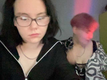 Tanya-and-Sara webcam bongacams model stream image