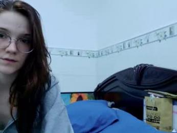 2cringes webcam model stream image