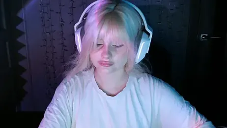 BlondyyArish webcam stripchat model stream image
