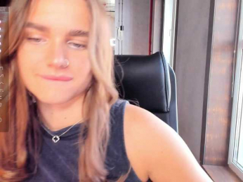 Naomimif webcam model stream image