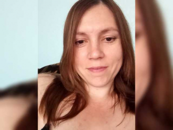 Lola32 webcam model stream image