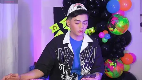 Maxi_little webcam model stream image