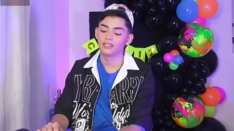 Maxi_little webcam model stream image