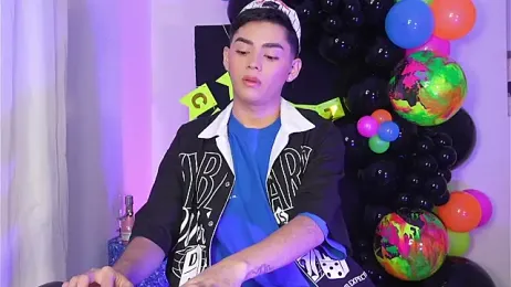 Maxi_little webcam model stream image