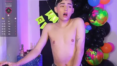 Maxi_little webcam model stream image