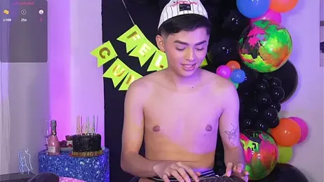 Maxi_little webcam model stream image