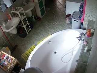 voyeurcam-julmodels-bath-1st-1 webcam model stream image