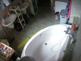 voyeurcam-julmodels-bath-1st-1 webcam model stream image