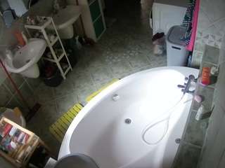 voyeurcam-julmodels-bath-1st-1 webcam model stream image