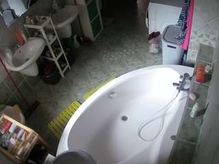 voyeurcam-julmodels-bath-1st-1 webcam model stream image