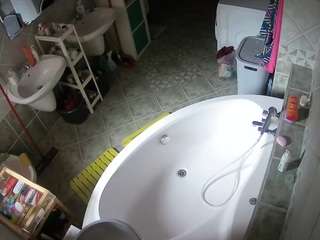 voyeurcam-julmodels-bath-1st-1 webcam model stream image