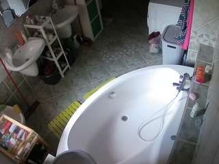 voyeurcam-julmodels-bath-1st-1 webcam model stream image