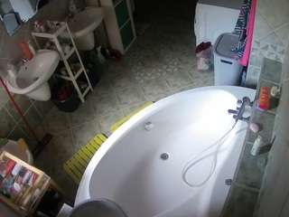 voyeurcam-julmodels-bath-1st-1 webcam model stream image