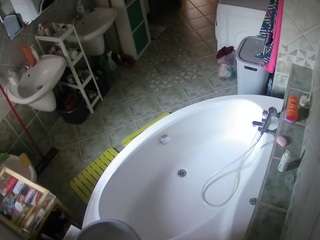 voyeurcam-julmodels-bath-1st-1 webcam model stream image