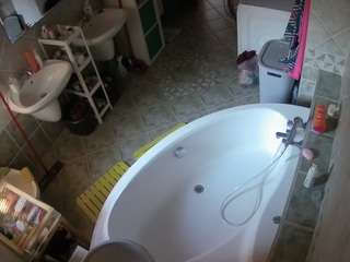 voyeurcam-julmodels-bath-1st-1 webcam model stream image