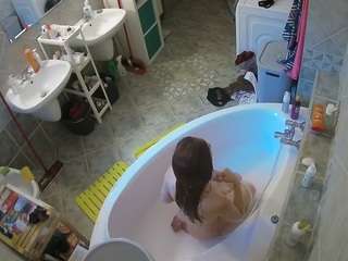 voyeurcam-julmodels-bath-1st-1 webcam model stream image
