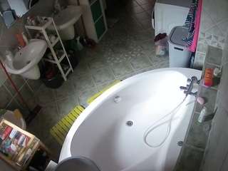 voyeurcam-julmodels-bath-1st-1 webcam model stream image
