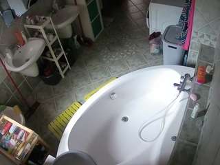 voyeurcam-julmodels-bath-1st-1 webcam model stream image