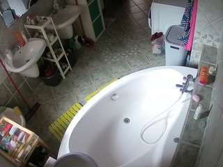 voyeurcam-julmodels-bath-1st-1 webcam model stream image