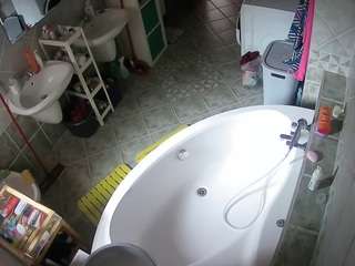 voyeurcam-julmodels-bath-1st-1 webcam model stream image