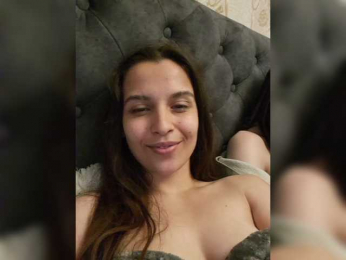 Love_Crew webcam bongacams model stream image