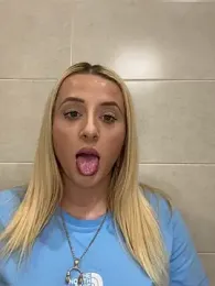 Strongqueen webcam model stream image