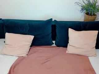 Alexa Golden webcam model stream image