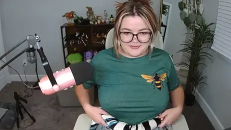 Briieverly webcam model stream image